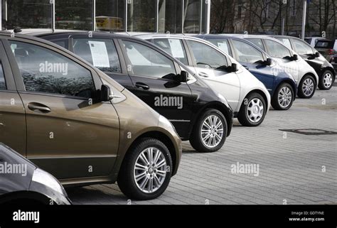 Mercedes Benz Dealer Stock Photo Alamy