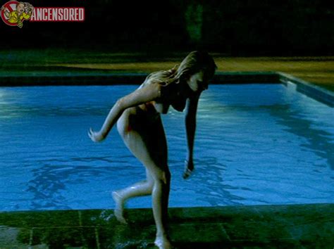 Ludivine Sagnier Nue Dans Swimming Pool