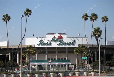 The Rose Bowl Stadium, Pasadena, CA – Stock Editorial Photo © dmediapro ...