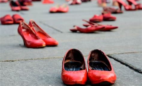 Non Solo Scarpe Il Significato Delle Scarpe Rosse Scarpe Alte