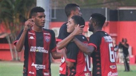 Vitória tem pré contrato assinado dois zagueiros para a Série B