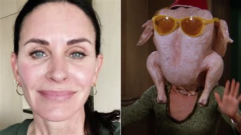 Courteney Cox Just Recreated That ‘Friends’ Thanksgiving Turkey-Head ...