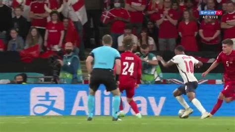 Vídeo Sterling da Inglaterra é o jogador que mais driblou na Euro