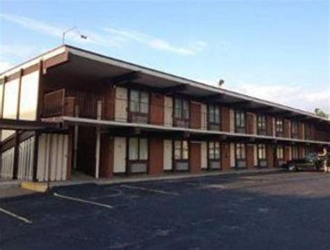 Centralia Motel in Centralia (IL) - Room Deals, Photos & Reviews