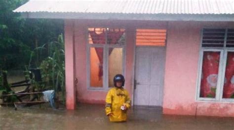 Desa Di Pulau Simeulue Aceh Terendam Banjir Ketinggian Air Mencapai