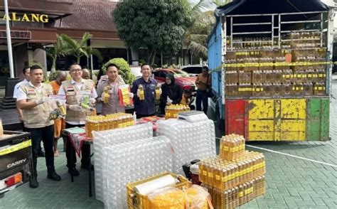 Satgas Pangan Polres Malang Bongkar Sindikat Pemalsu Minyakita