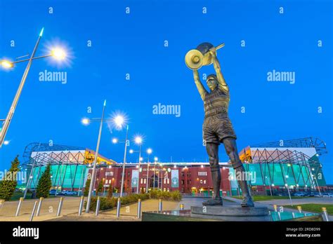 Statue Of Billy Mcneill Lifting Europen Cup Celtic Park Parkhead