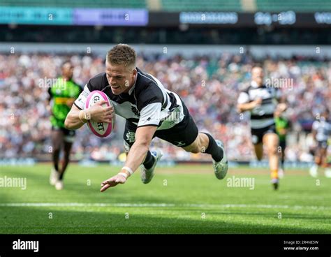 Gareth Anscombe Of The Barbarians Scores A Try During The Killik Cup