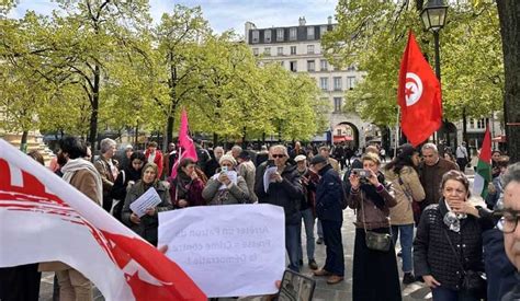 Des Tunisiens Manifestent Paris En Soutien Aux Personnalit S