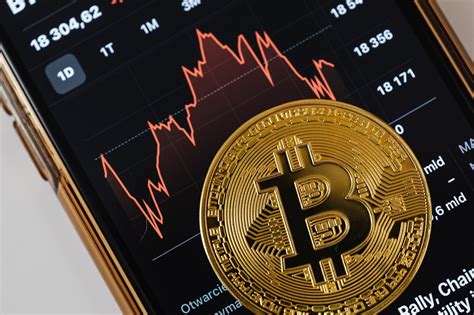 3 Hot Cryptocurrency Stocks Setting Up For Explosive Moves Now