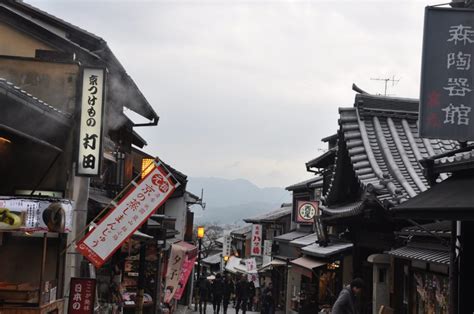 Experience old Kyoto in charming Higashiyama district - Points with a Crew