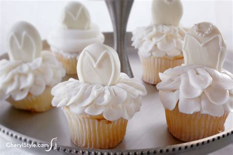 Bridal shower cupcakes - Everyday Dishes