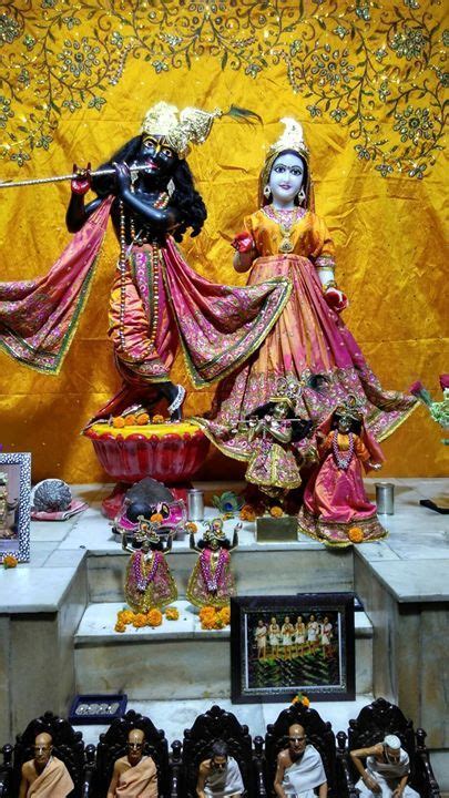 25 Apr 2017 शर शर रध मधव मगल आरत दरशन radha krishna Prabhupada