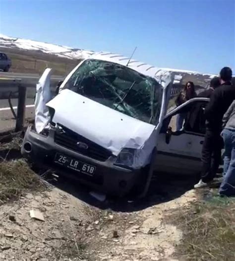 Erzurum Pasinler karayolunda trafik kazası Resmi araç refüje uçtu