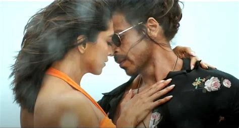 Pathaan Shah Rukh Khan Deepika Padukones Sizzling Chemistry Is The High Point Of New Song