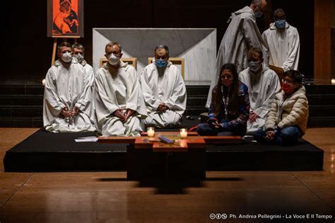 Taizè a Torino la preghiera della sera al Santo Volto La Voce e il Tempo