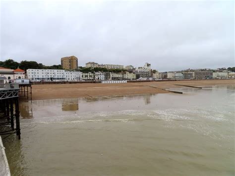 The Beach At Hastings Steve Daniels Cc By Sa 2 0 Geograph Britain