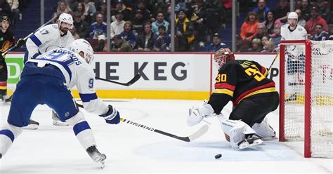 Lightnings Steven Stamkos Scores 500th Nhl Goal Against Canucks