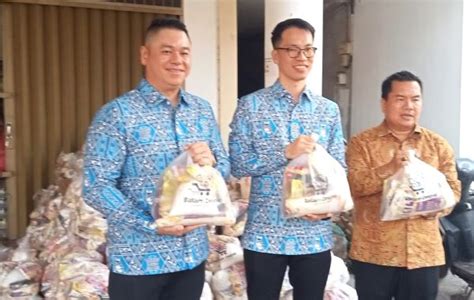 Apindo Kepri Berbagi Paket Sembako Untuk Pekerja Sektor Jasa Angkut