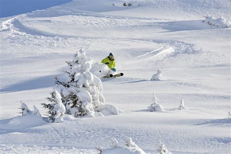 La Clusaz Ski Holidays - La Clusaz Ski Chalets - France Skiing