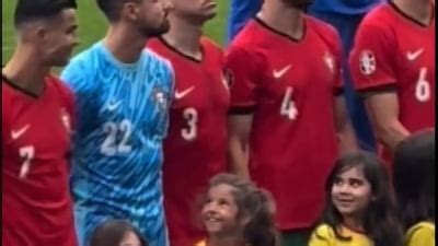 Reacție virală a unei fetițe în preajma lui Cristiano Ronaldo VIDEO