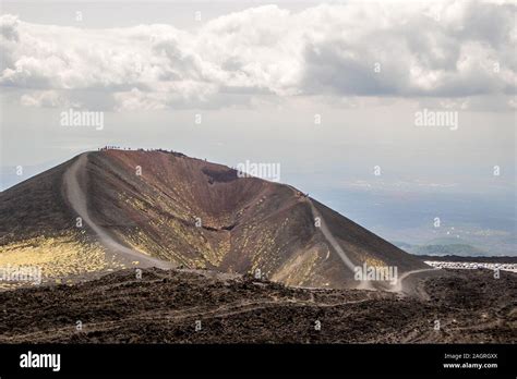 Uno De Los Volcanes M S Activos Del Mundo El Monte Etna Es