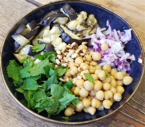 Lekkere Herfstsalade Met Kikkererwten En Aubergine Heerlijk Vullend En