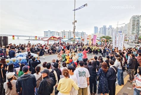 부산 부담을 넘어 즐거움을 향해 부산 시민들에게 기쁨을 안겨준 부산 광안리 어방축제 굿뉴스데일리