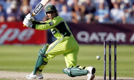 Pakistani Cricket Players Biography Wallpapers Abdul Razzaq