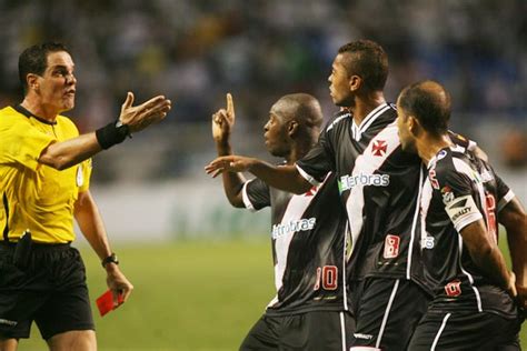 um a menos e árbitro contra Vasco empata o Flamengo no Engenhão