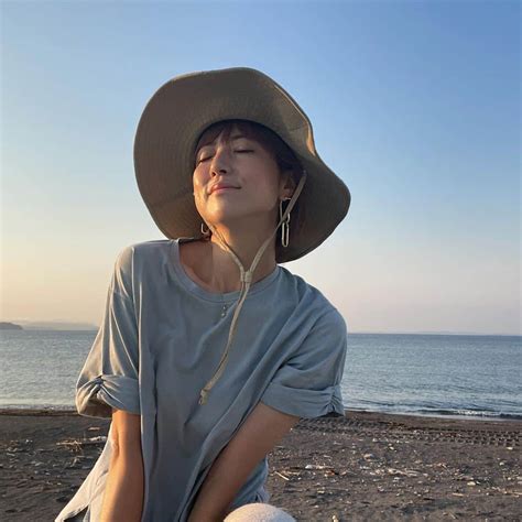 Hitomiさんのインスタグラム写真 Hitomiinstagram「 海🏖来ました〜😆 朝日が最高〜⤴︎⤴︎⤴︎