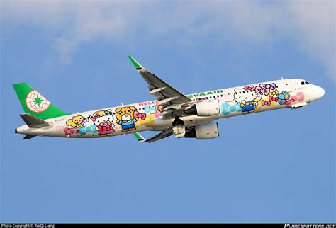 B 16207 EVA Air Airbus A321 211 WL Photo By RuiQi Liang ID 979007