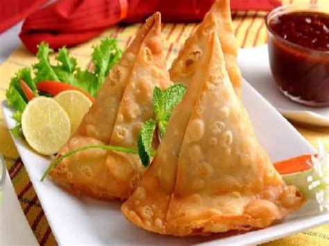 know how to make street style tasty aloo samosa recipe in hindi नशत