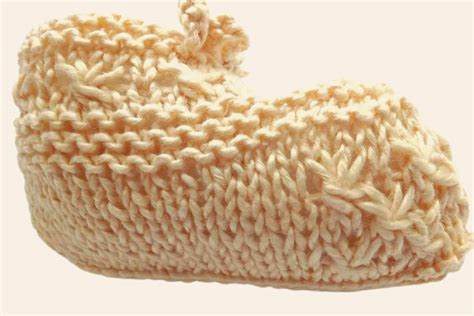 Easy and Sweet Star Baby Booties Knitting Pattern