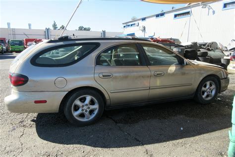 Ford Taurus Wagon | Studio Picture Vehicles