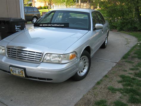 2001 Ford Crown Victoria Base Sedan 4 Door 4 6l