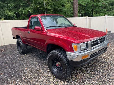 Toyota Pickup Pickup Red Wd Manual Ton Short Wheelbase Dx