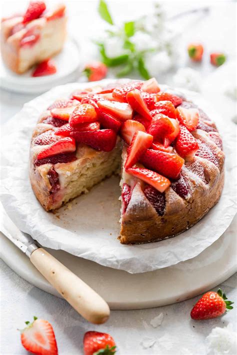 Fresh Strawberry Yogurt Cake | Anna Banana