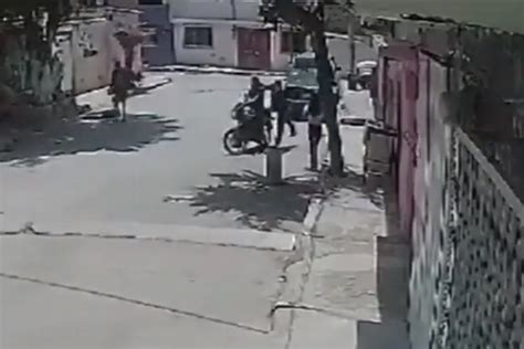 Indignan Ladrones En Moto Que Asaltan A Joven Y La Manosean Video