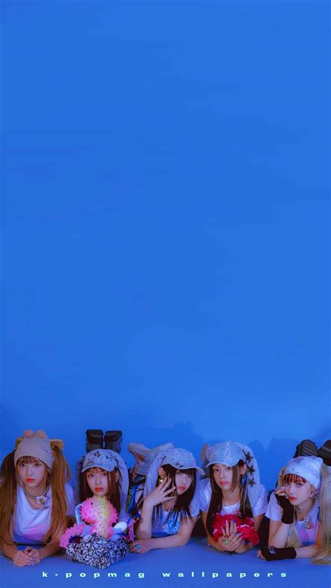 NewJeans Wallpaper | Kpop iphone wallpaper, Blue y2k background, Ipad ...