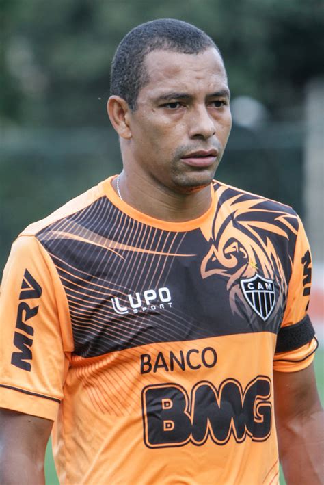 Gilberto Silva ainda não foi procurado pelo Galo para renovação de