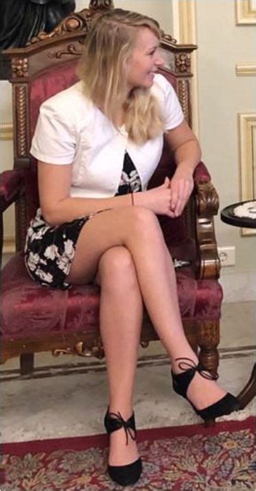 Marion Mar Chal Le Pen Mini Robe Et Sexy Croisement De Jambes