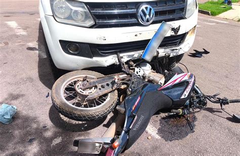 Sinop motociclista é hospitalizada após colisão caminhonete Só