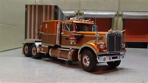 White Road Boss Model Trucks Big Rigs And Heavy Equipment Model