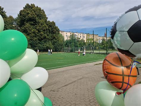 Ponad Tysi Cy Uczni W I Przedszkolak W W Poznaniu Rozpocz O Nowy