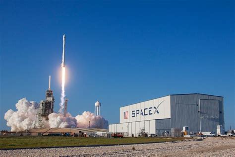 天才イーロン・マスクの｢スペースx｣が世界で注目される本当の理由 —— 年30回の打ち上げ狙う超高速オペ計画 Business