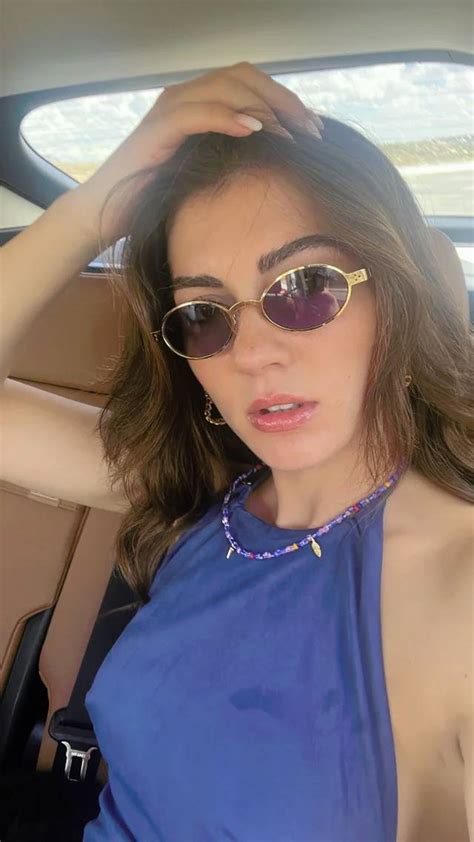 Burcu Özberk Scrolller