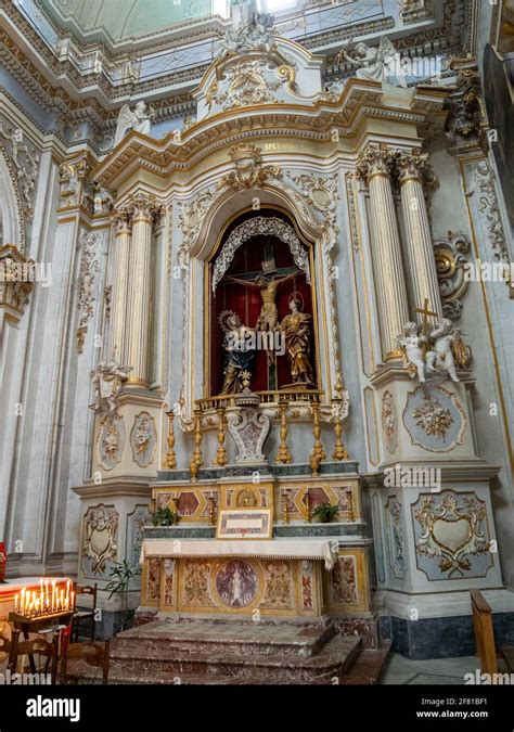 White Baroque Altar Of Duomo Di San Giorgio Modica Stock Photo Alamy