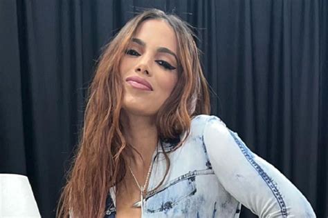 Anitta quebra o silêncio desabafa sobre exigências de gravadora