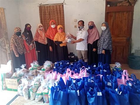 Bidang Perempuan Dpd Pks Sumedang Salurkan Paket Sembako Untuk